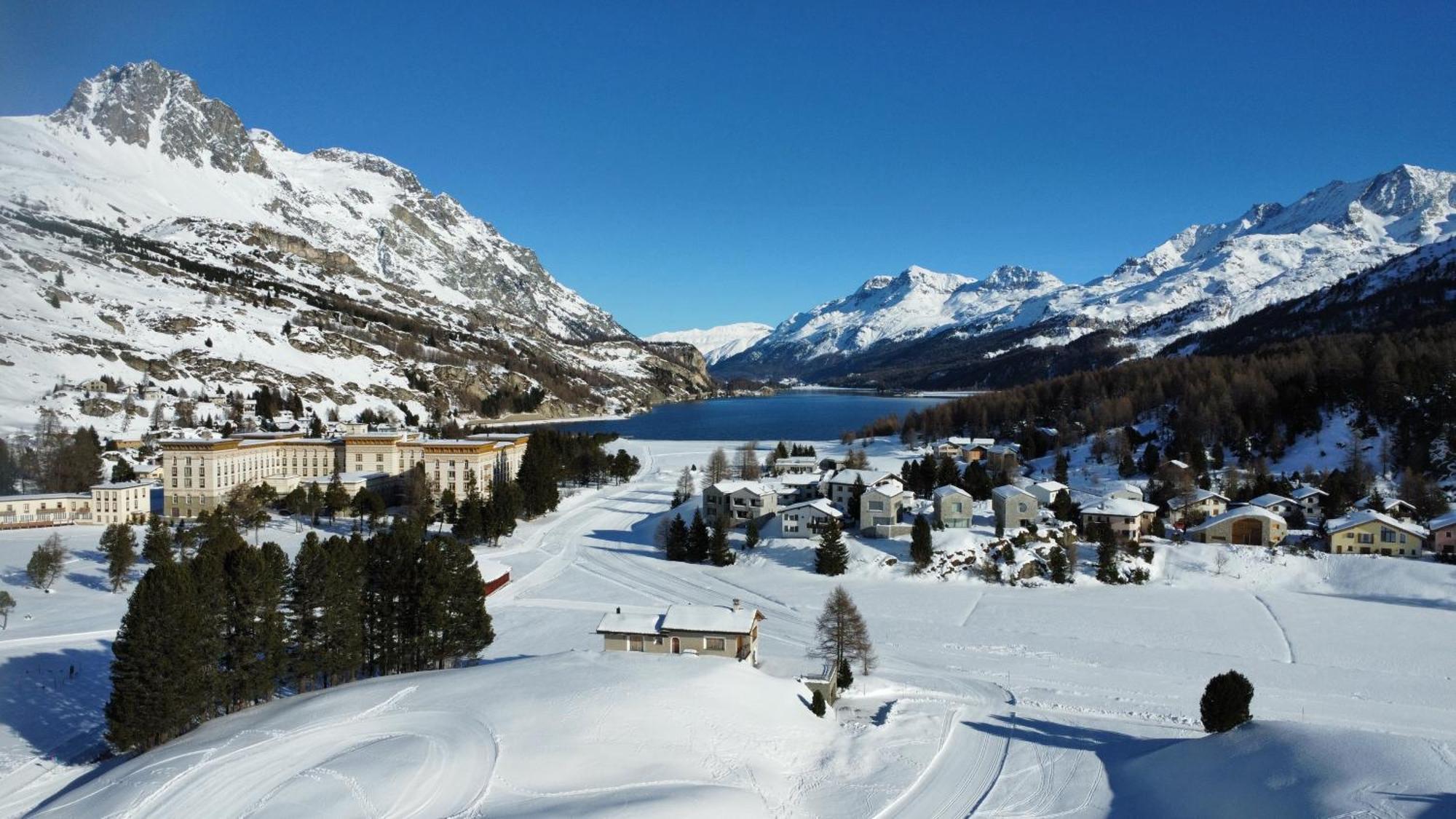 Chesa La Montanella - Ferienwohnung, Maloja Exterior foto