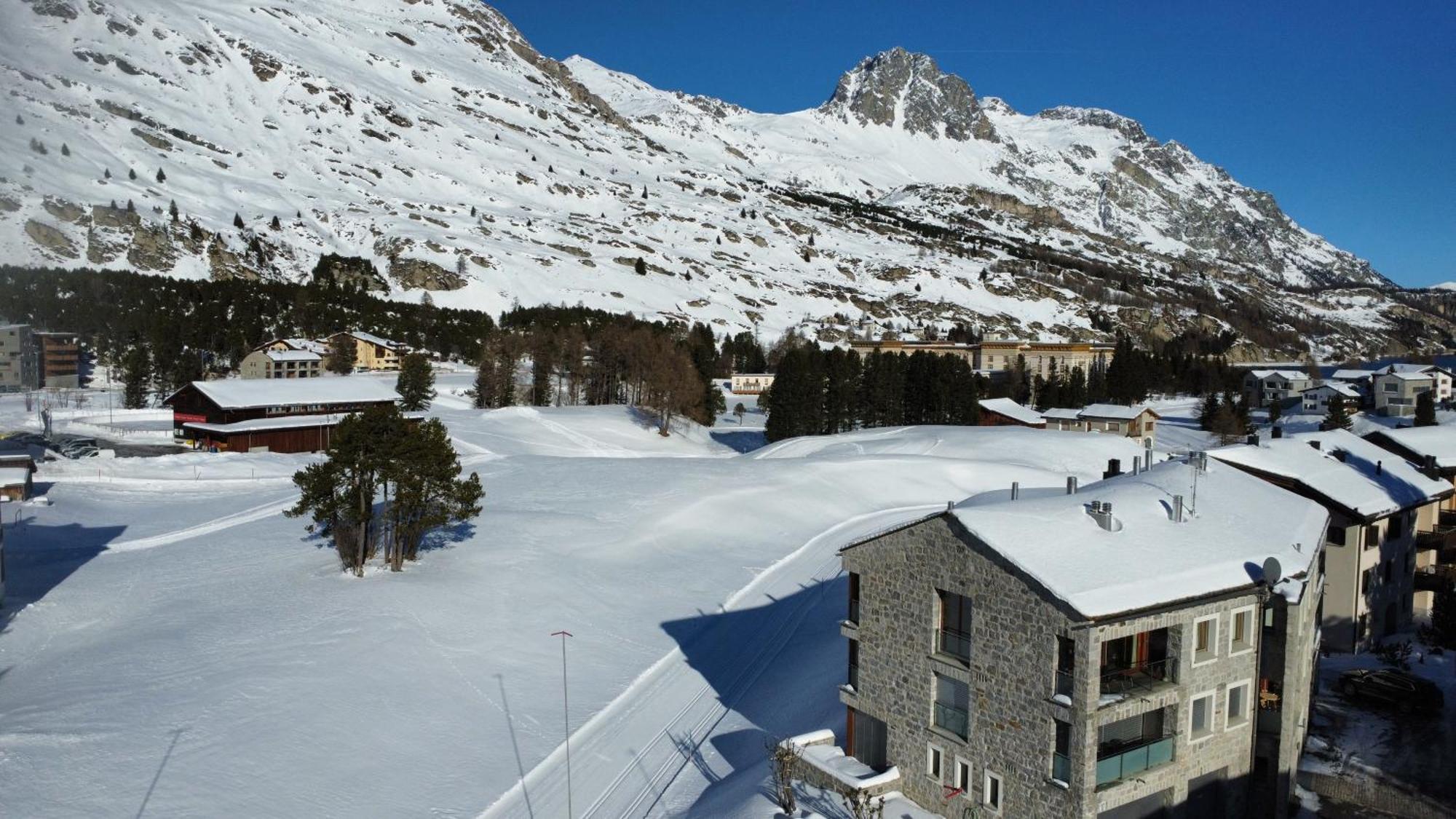 Chesa La Montanella - Ferienwohnung, Maloja Exterior foto