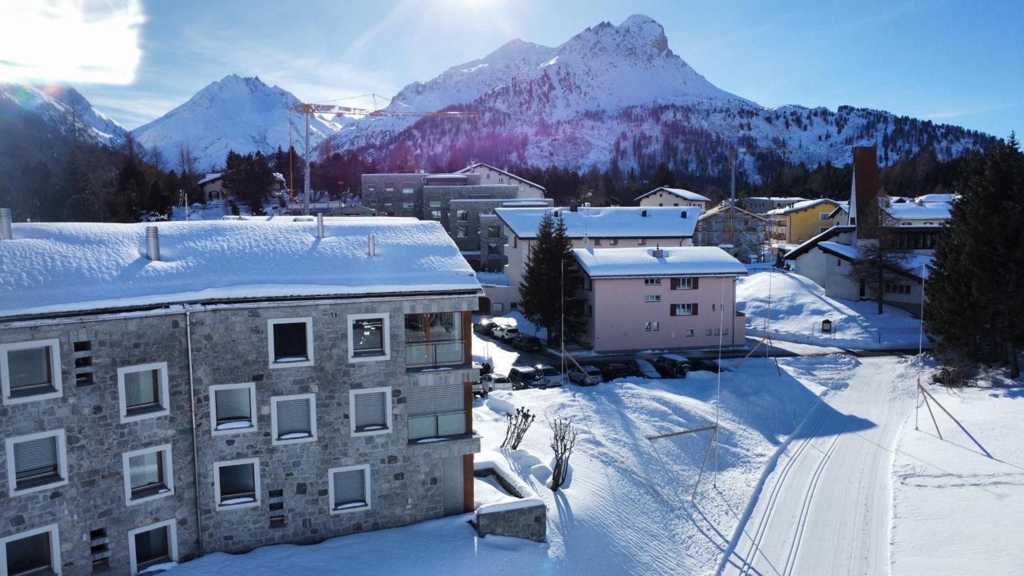 Chesa La Montanella - Ferienwohnung, Maloja Exterior foto