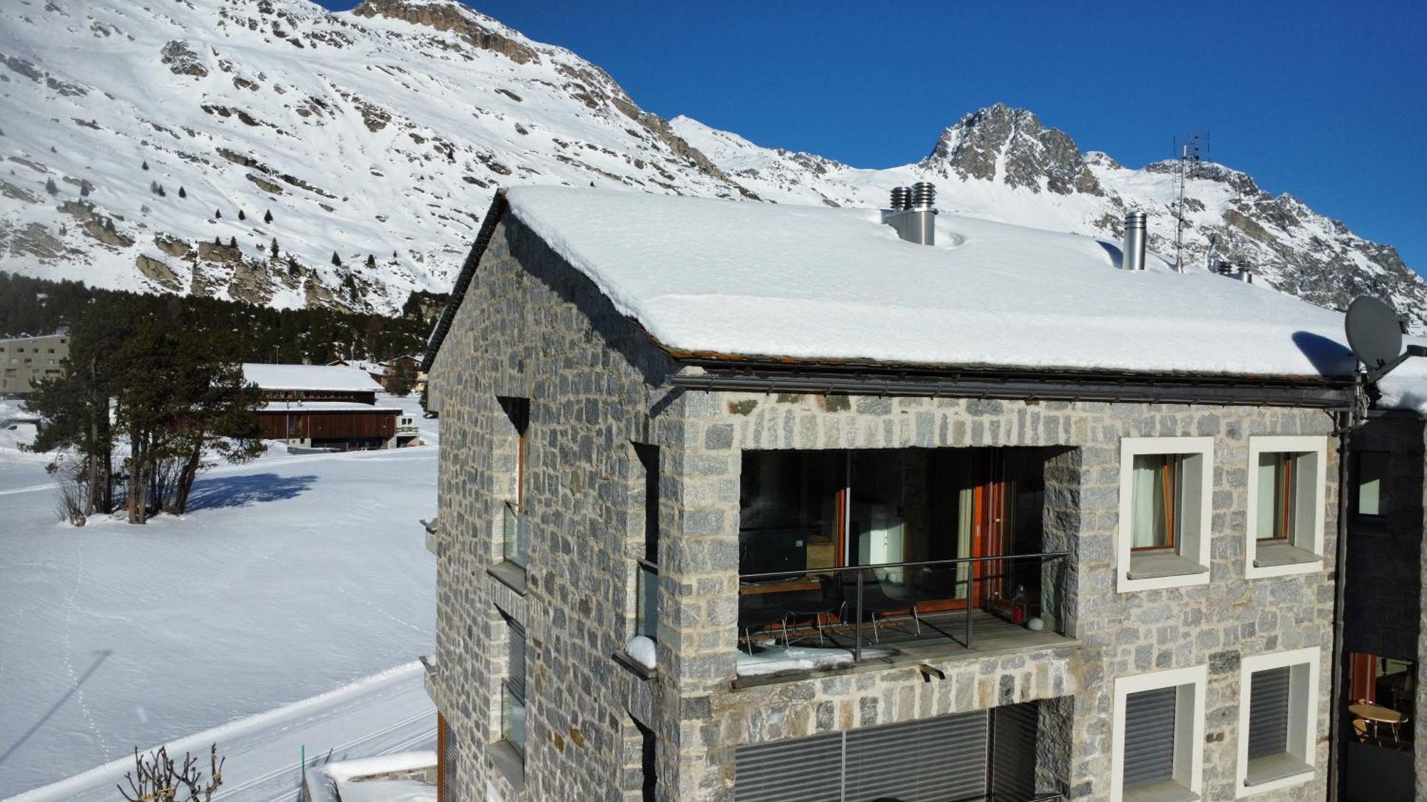 Chesa La Montanella - Ferienwohnung, Maloja Exterior foto