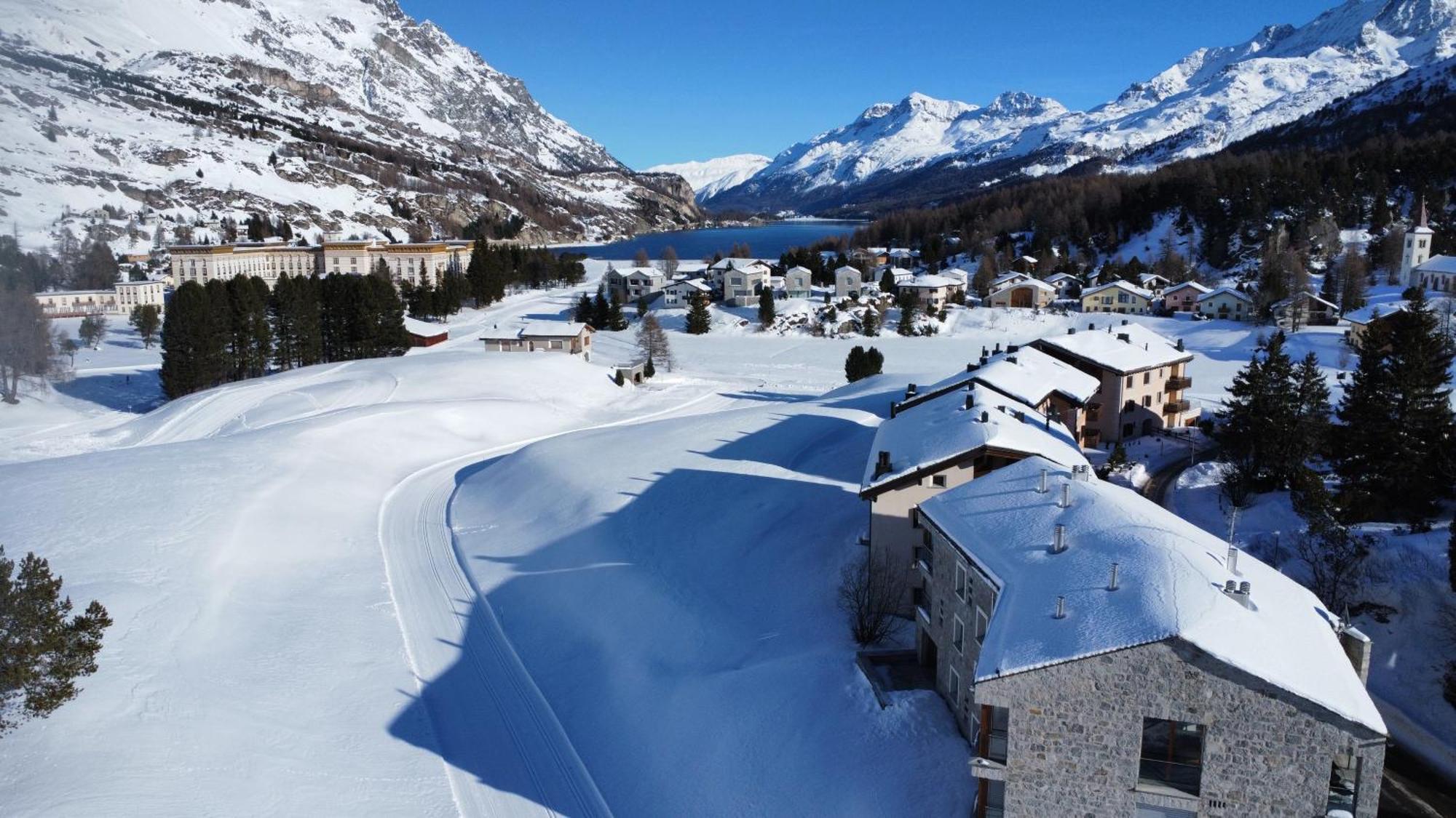 Chesa La Montanella - Ferienwohnung, Maloja Exterior foto
